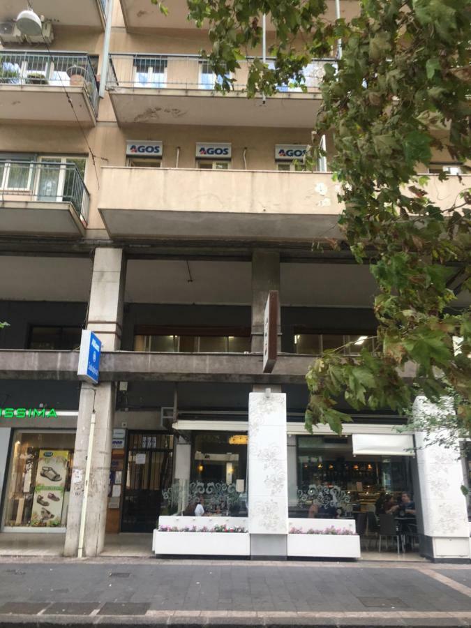 Luxurious Street Apartments Катания Экстерьер фото